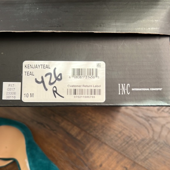 Women’s Heels - Picture 5 of 5